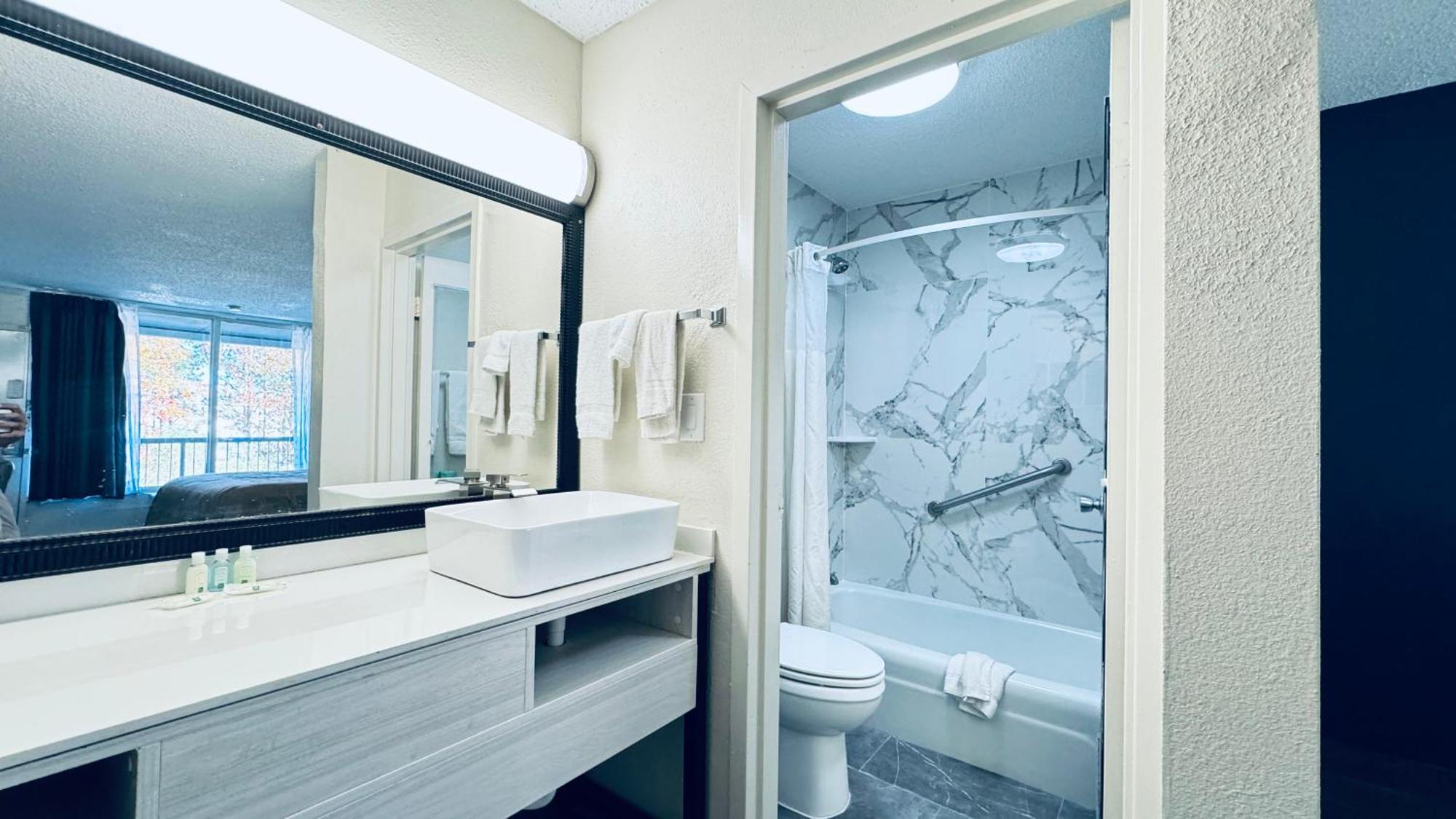 Quality Inn & Suites Mcdonough South I-75 Экстерьер фото