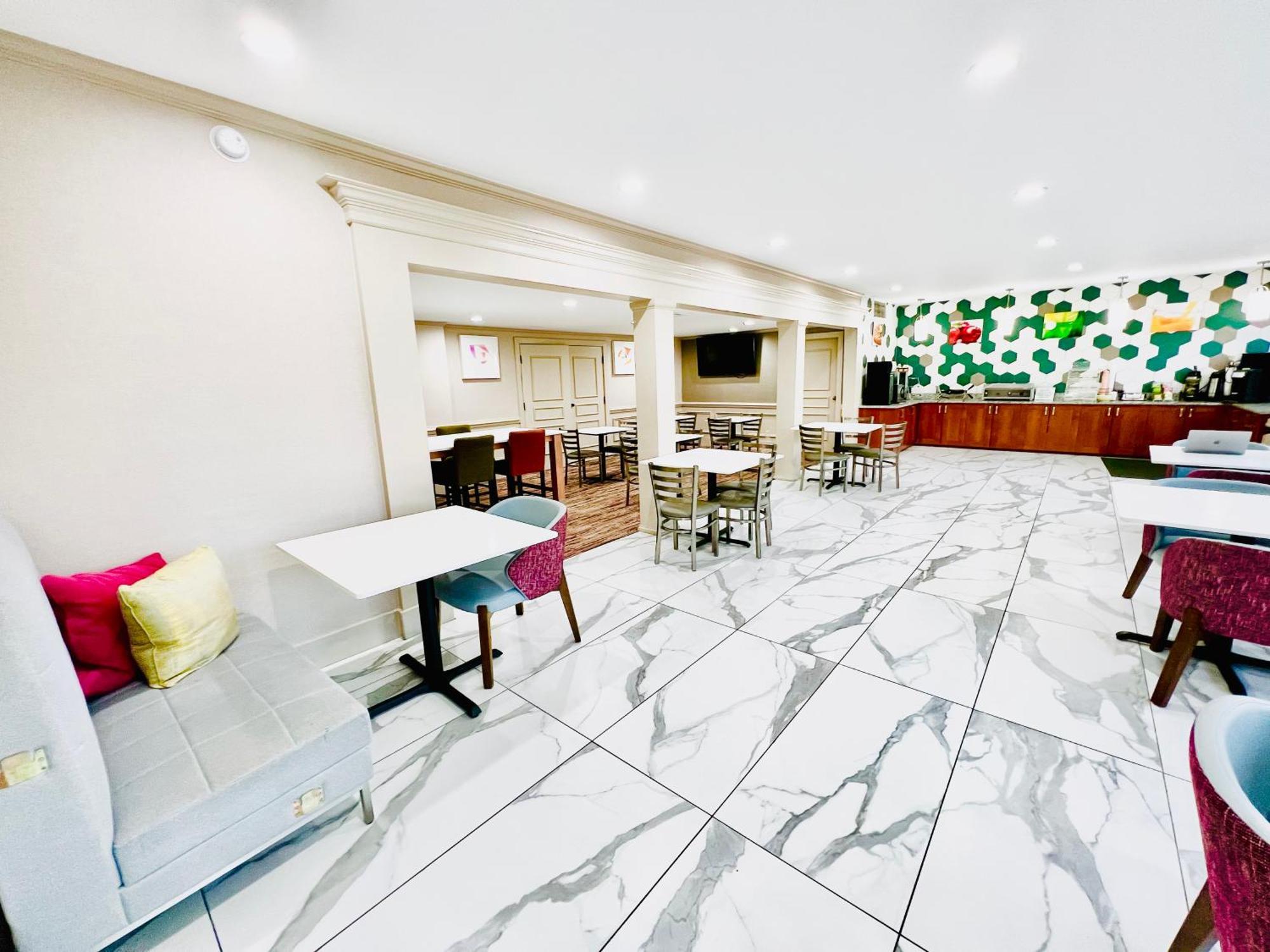 Quality Inn & Suites Mcdonough South I-75 Экстерьер фото