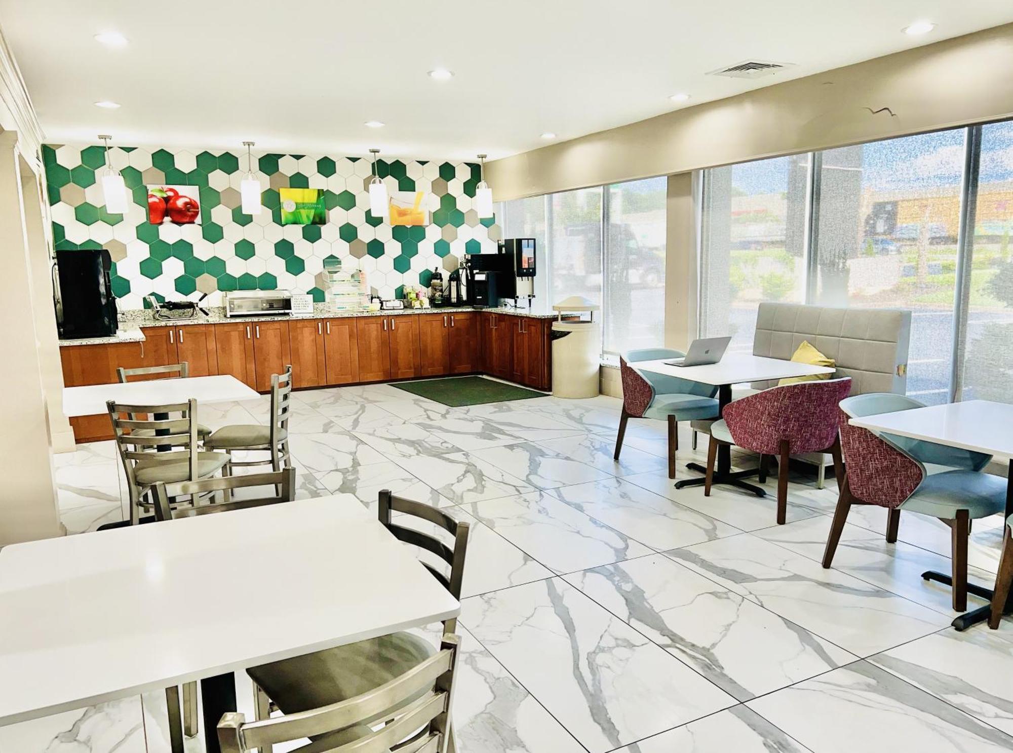 Quality Inn & Suites Mcdonough South I-75 Экстерьер фото