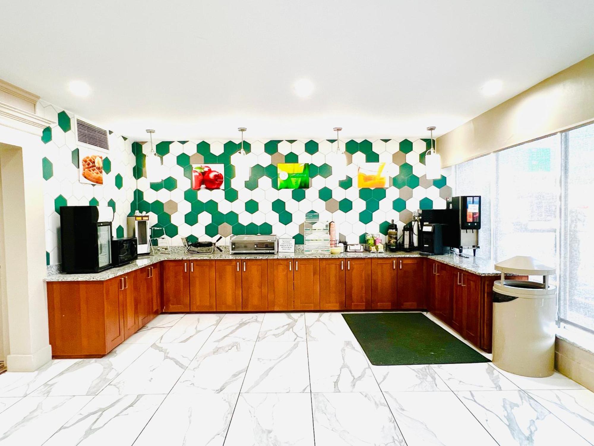 Quality Inn & Suites Mcdonough South I-75 Экстерьер фото