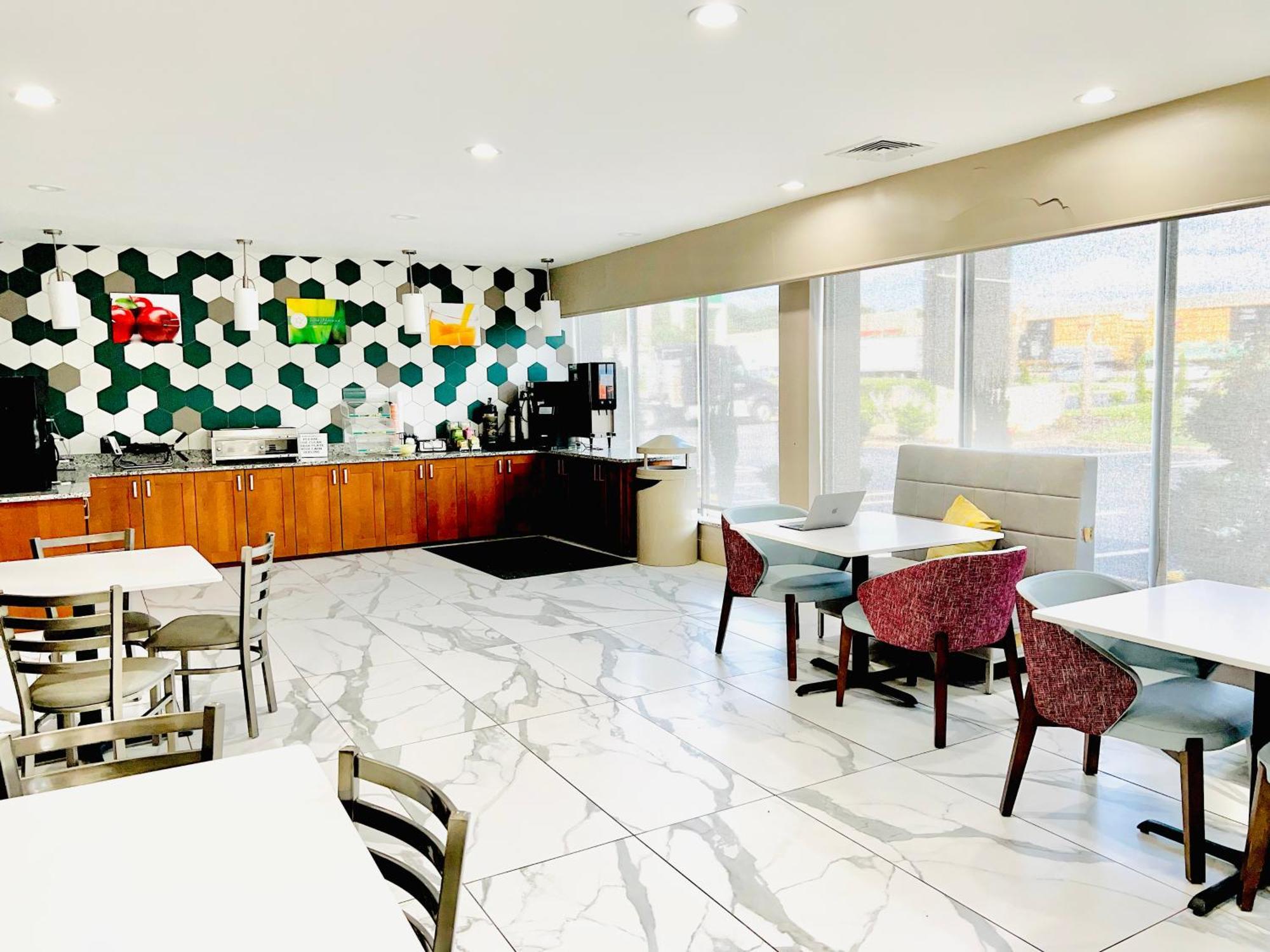 Quality Inn & Suites Mcdonough South I-75 Экстерьер фото